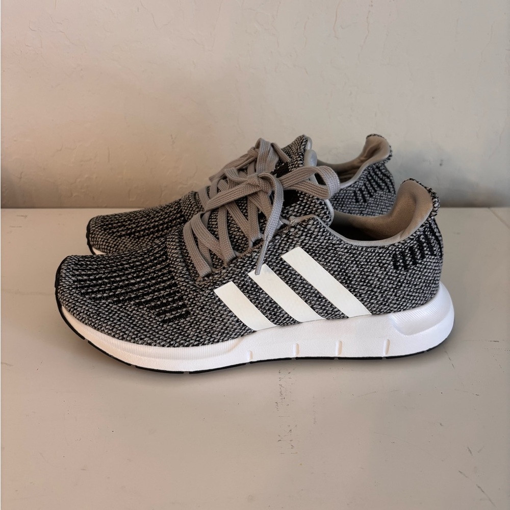 Adidas Men’s Swift 1.0 Running Shoes Black & White, Ortholite Sole, 5.5 EF1941 - Picture 2 of 8